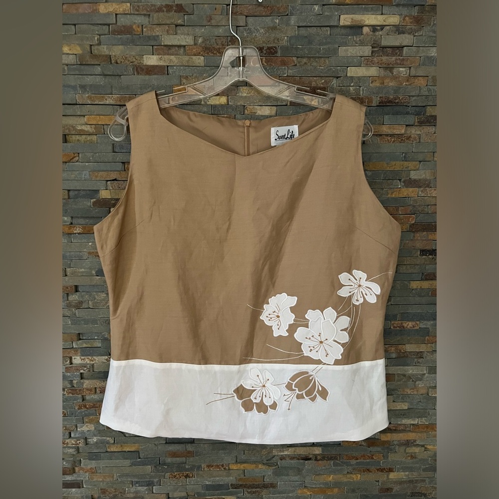 Sweet Life Sleeveless Embroidered Floral Blouse - Tan / White Size 12‎
